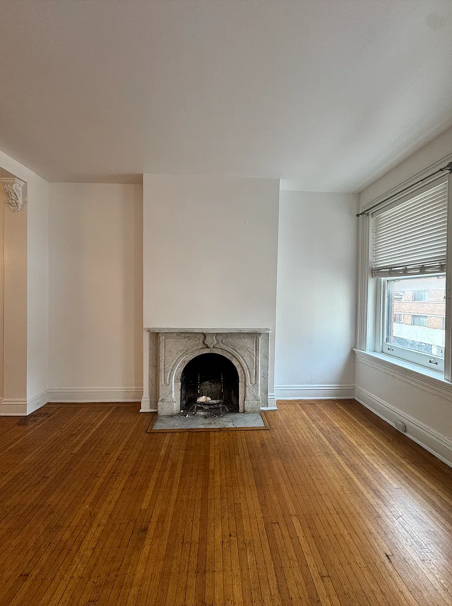 Building Photo - 1023 Saint Paul St #3A