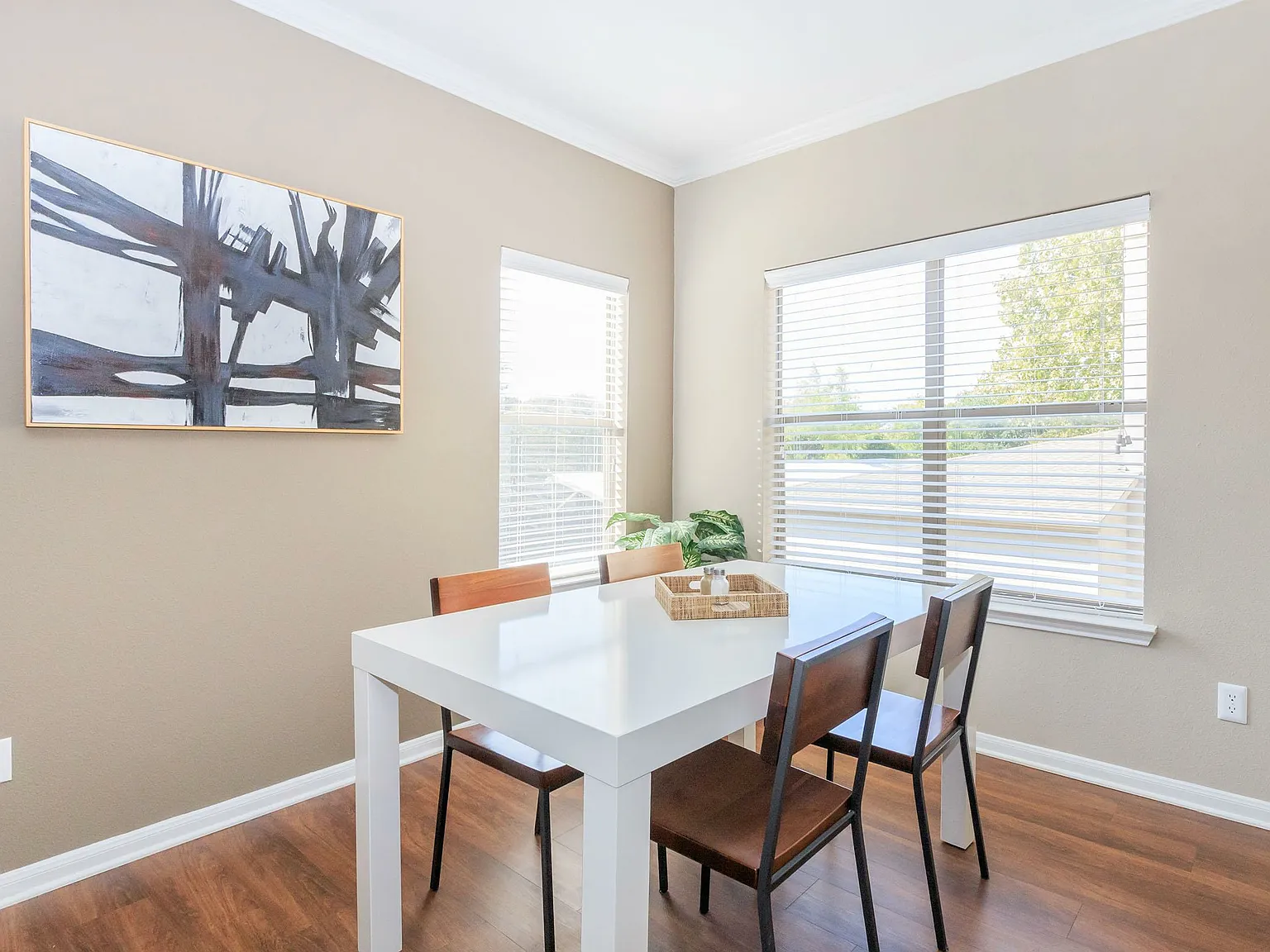 Park Hill Apartments — Photo 3