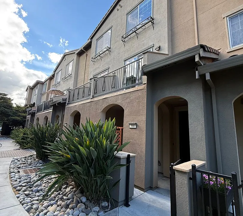 566 Almaden Walk Loop