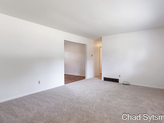 3rd image of 1643 Stonewood Dr SE