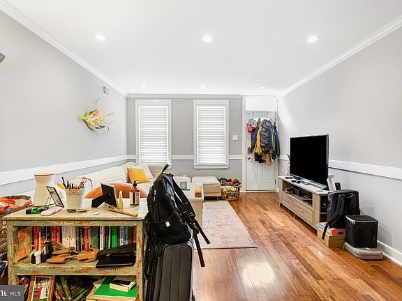 4th image of 1519 Montrose St