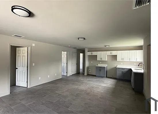 2810 NW 9th Ct — Photo 3