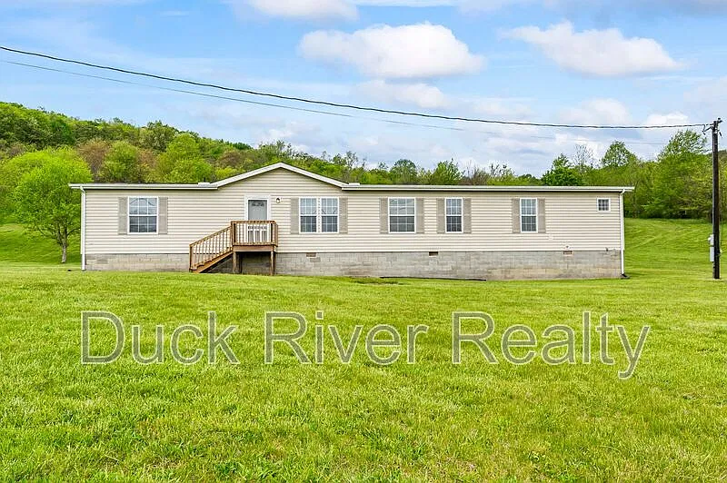 4 bed, 2.0 bath, 2310 sqft, $2,200 — Photo 1