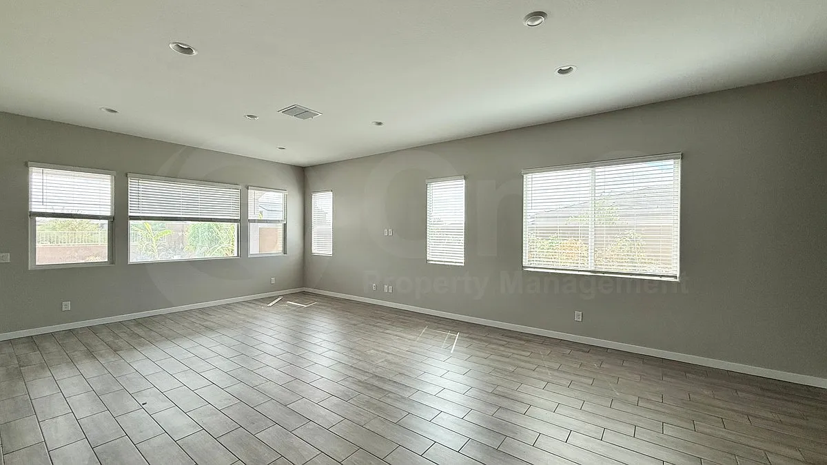 4 bed, 3.0 bath, 2475 sqft, $3,100 — Photo 3