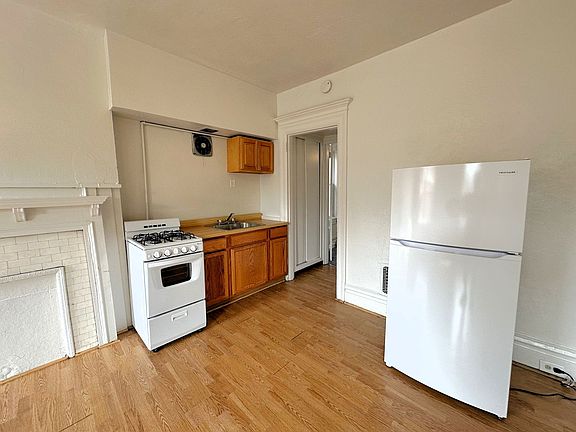 5th image of 363 S Negley Ave APT 3
