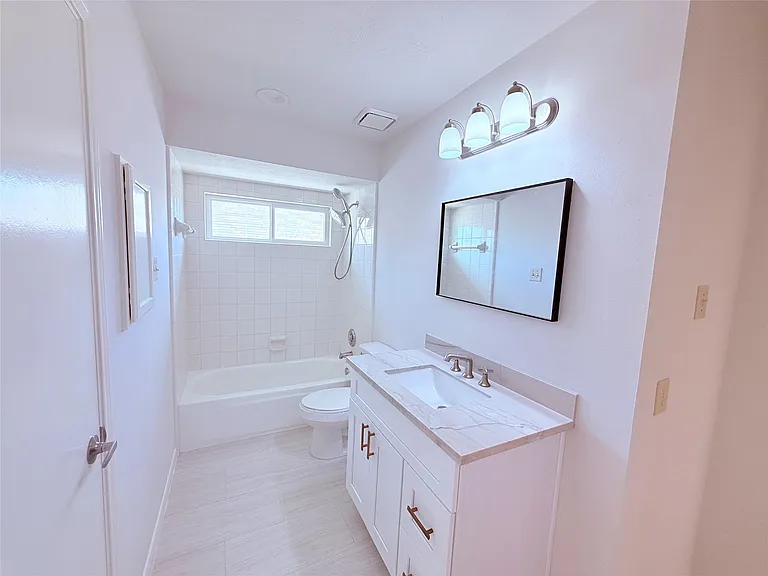 13407 Carruth Ln — Photo 20