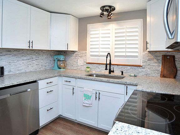 3rd image of 6422 N Camino De La Tierra