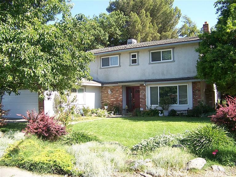 1st image of 769 Daniels St