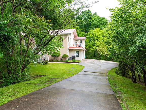 3rd image of 3409 Ten Oaks Dr