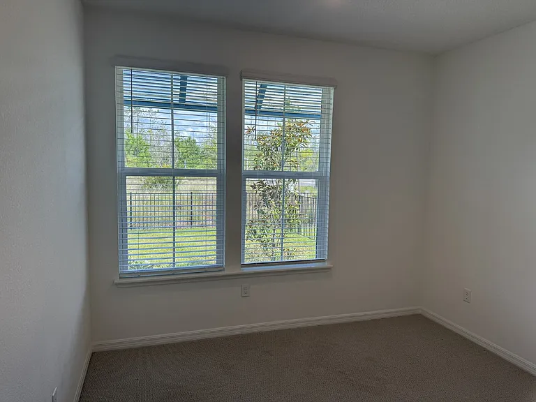 236 Hawthorn Park Cir — Photo 25