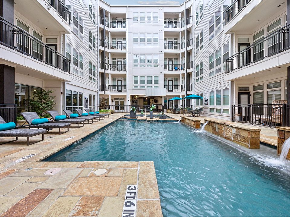 Resort Style Pool