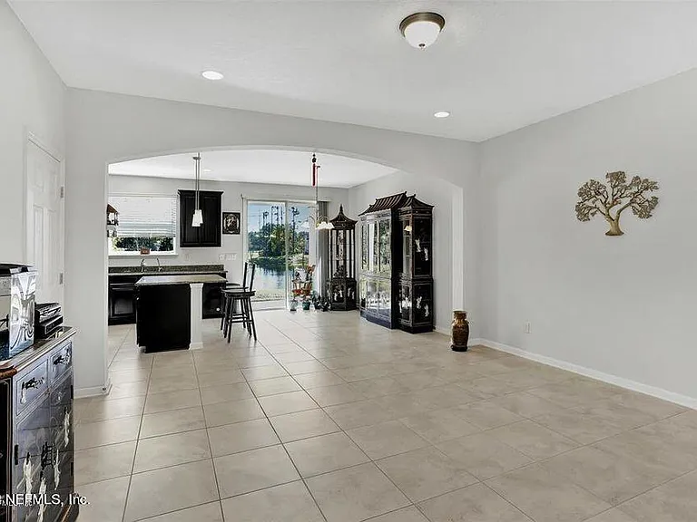 511 Richmond Dr — Photo 3