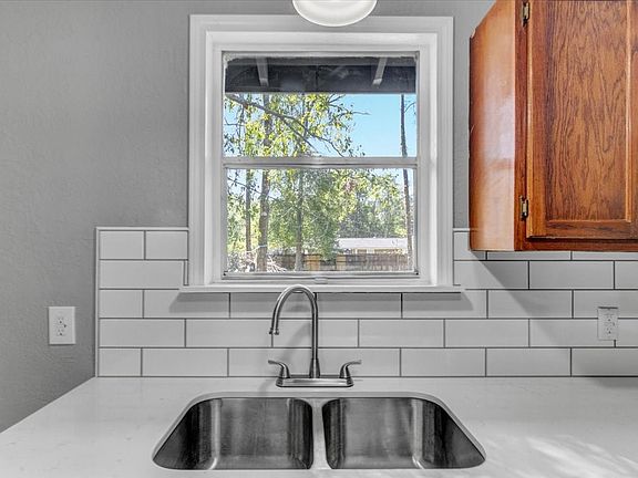 5th image of 8546 Dogwood Dr