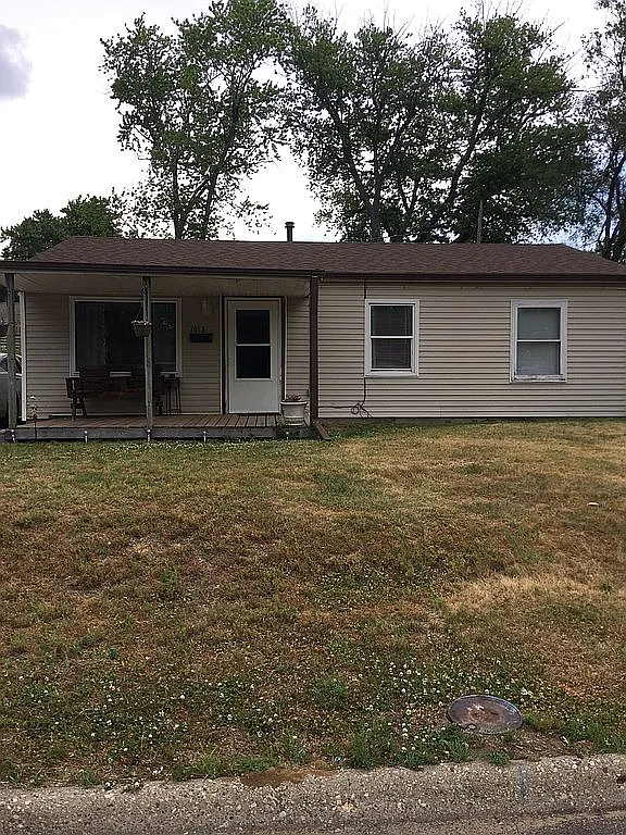 1613 Koch St photo 1