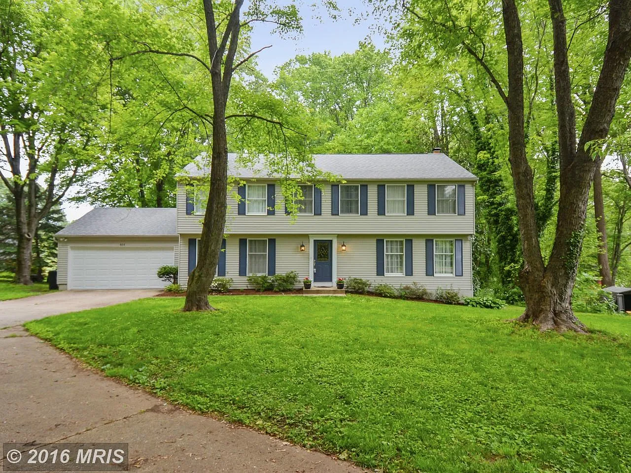 404 Golf Course Dr photo 1