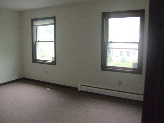 3rd image of 12 Oak Street