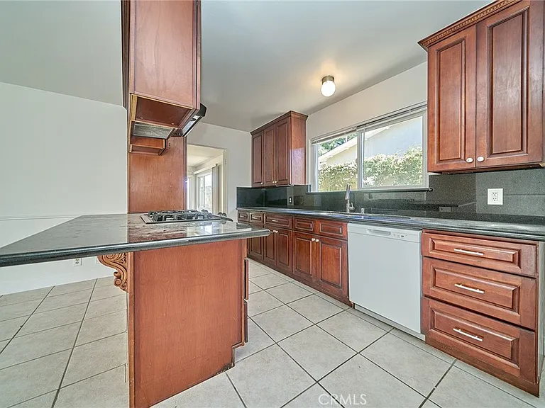 27916 Alvarez Dr — Photo 16