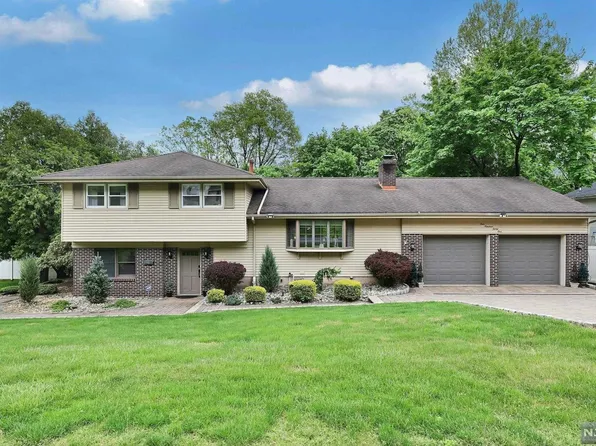 431 Briarwood Ln, Northvale, NJ 07647