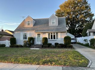 4 Nassau Ave, Plainview, NY 11803