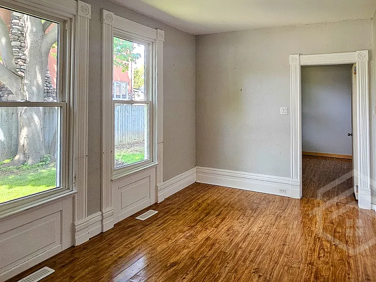 311 Talbot St W #1 — Photo 3