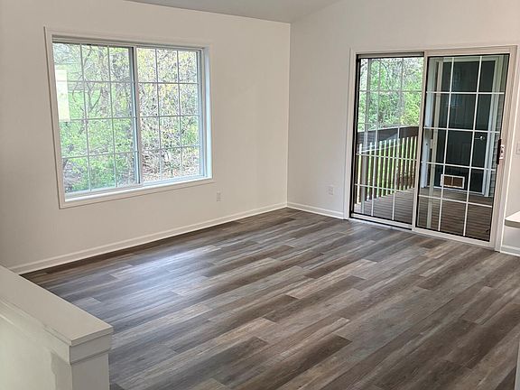 4th image of 165 Hunters Ln NE #61