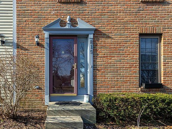 3rd image of 819 Crofton Pl