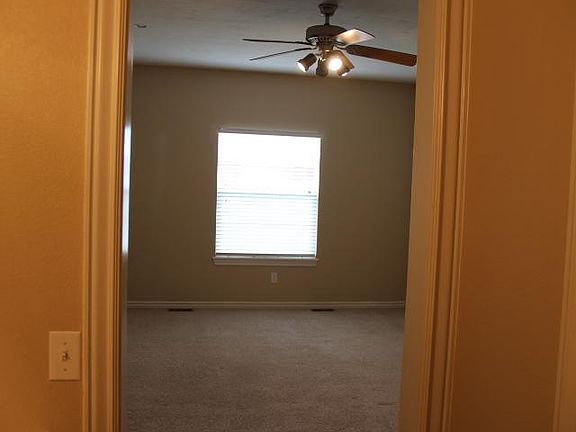 5th image of 307 Excalibur Ct