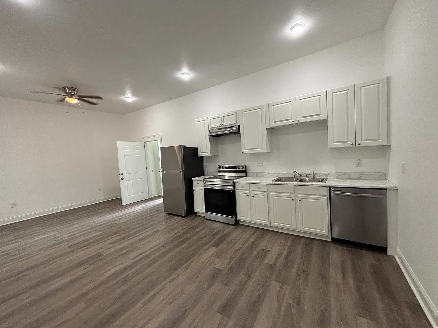 3 bed, 1300 sqft, $2,750 — Photo 4