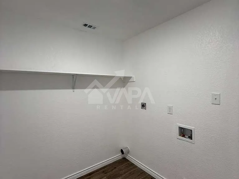 8750 Shallow Ridge Dr — Photo 17
