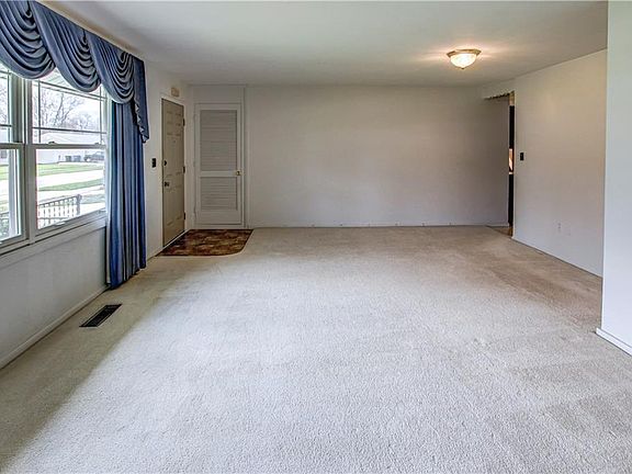 4th image of 388 Anne Dr