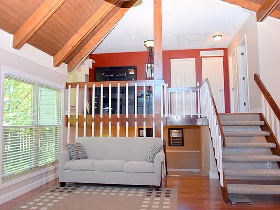 4th image of 1051 Pacific Ct