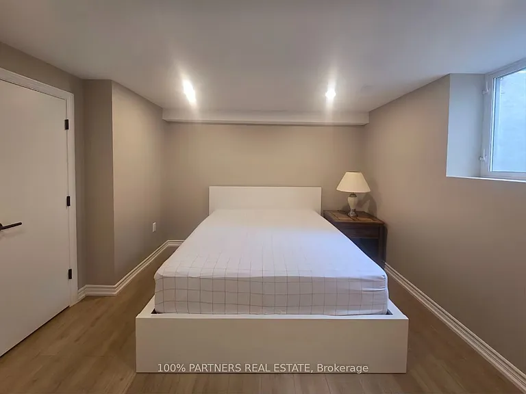 244 Burbank Dr #BASEMENT — Photo 14