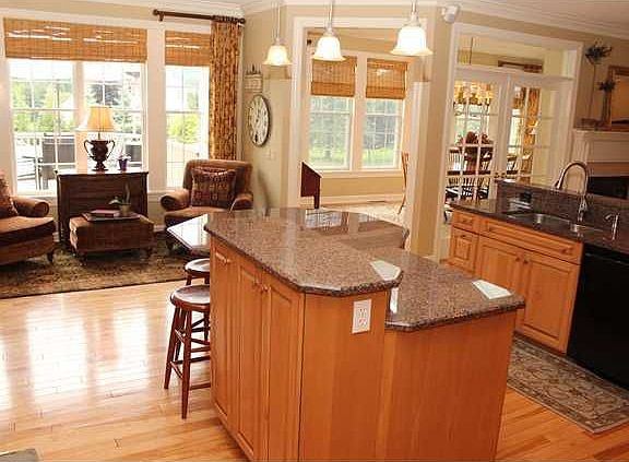 3rd image of 8 Persimmon Dr