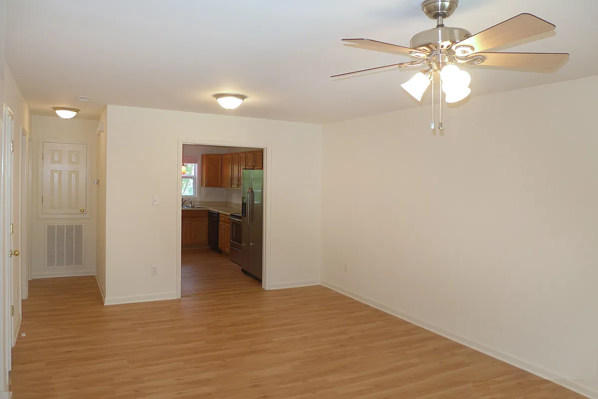 2 bed, 800 sqft, $1,900 — Photo 2