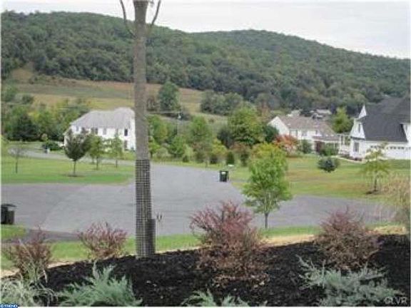 3rd image of 1576 Courtney Ct