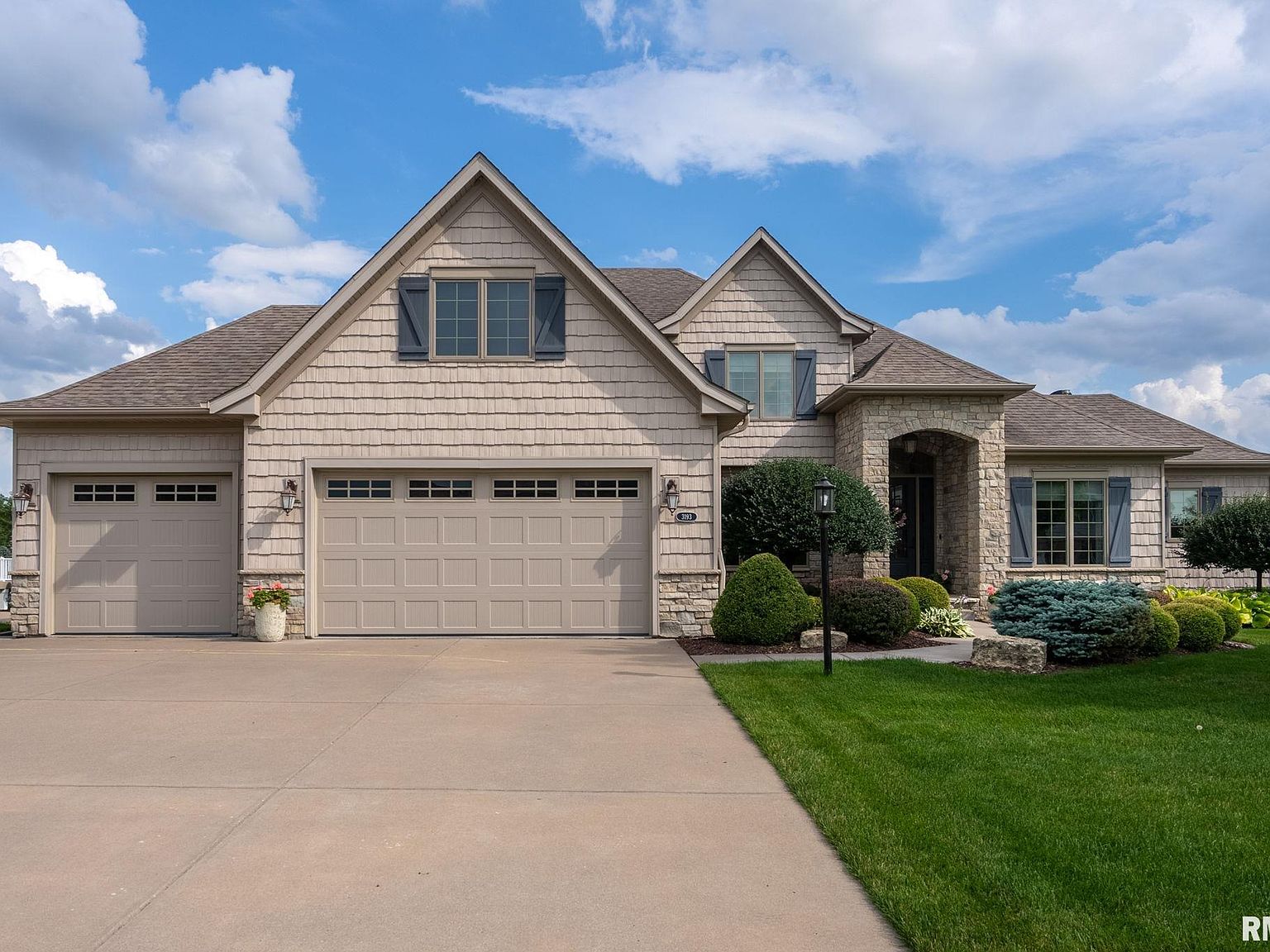 3193 Crow Lake Dr, Bettendorf, IA 52722 Zillow