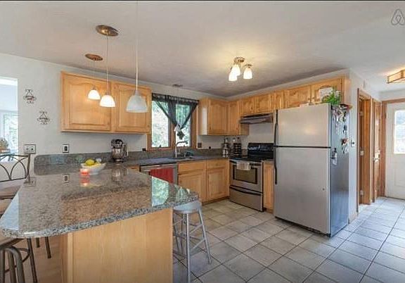 2nd image of 9 Lillypond Ln