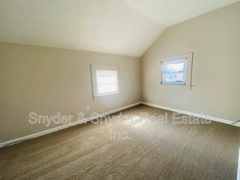748 Merton Ave — Photo 15