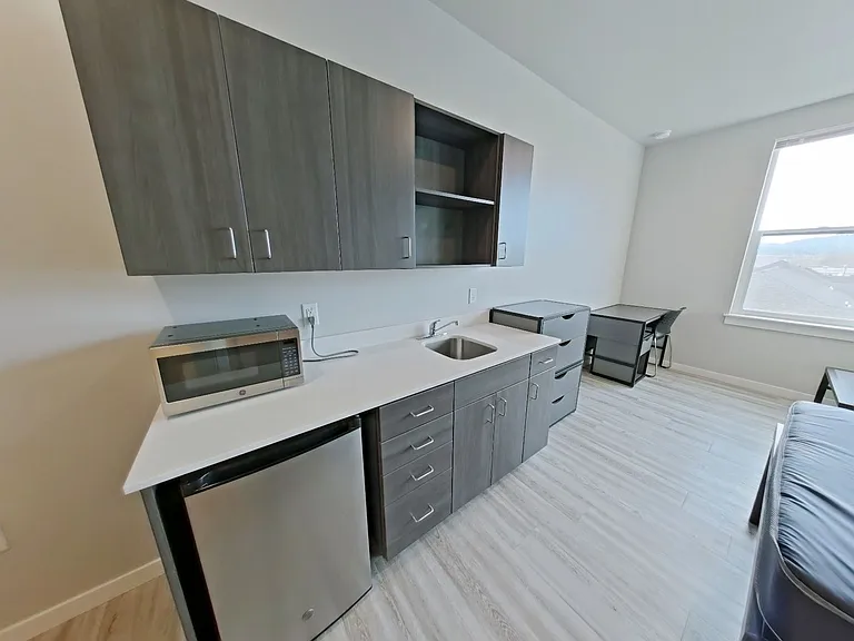 Ferry Street Flats - Modern Studios and Lofted units right by campus! — Photo 35