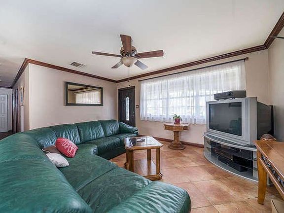 3rd image of 726 Lake Osborne Ter