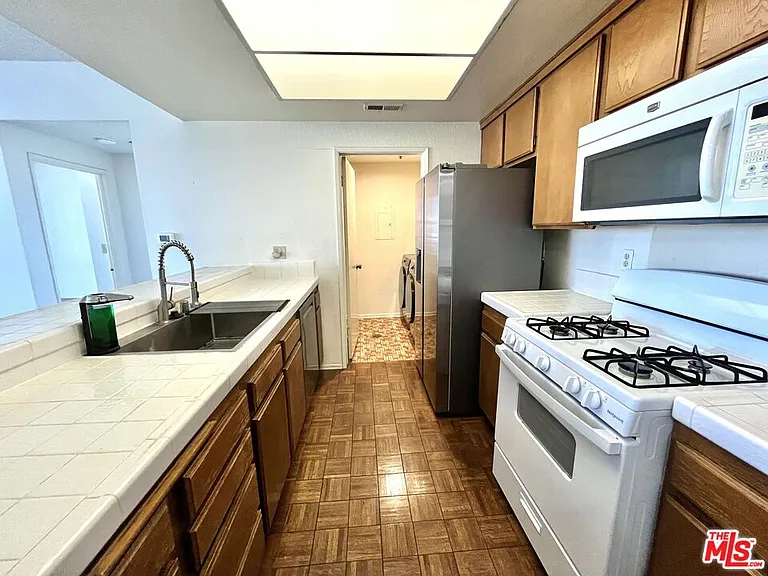 2567 Plaza Del Amo #207 — Photo 3