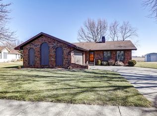 110 Rhine Blvd, Arthur, IL 61911