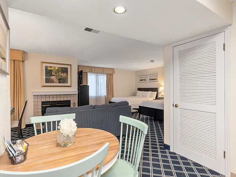 Residences at Daniel Webster — Photo 10