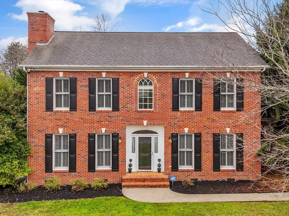 2220 Cross Creek Dr, Maryville, TN 37803
