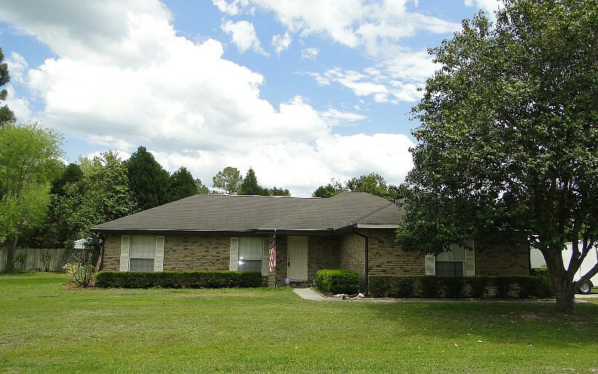 1st image of 153 SW Woodcrest Dr