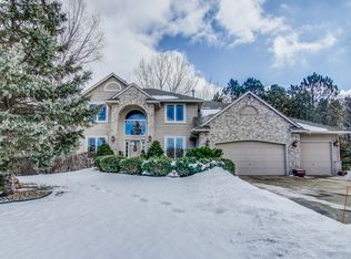 9305 Duckwood Trl, Woodbury, MN 55125