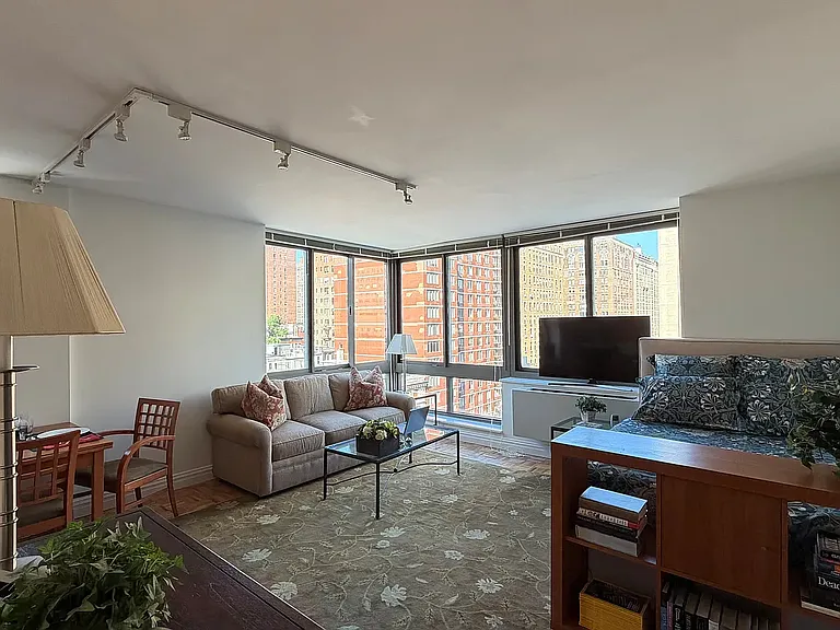 1500 Lexington Ave #12A — Photo 1