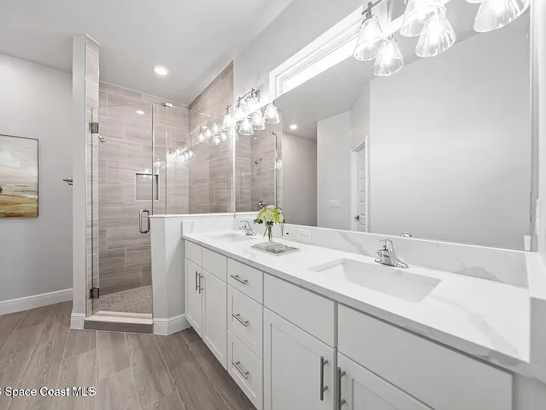 407 Cellini Ave NE — Photo 16