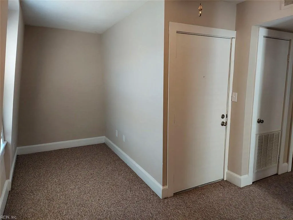 348 Washington ST — Photo 3
