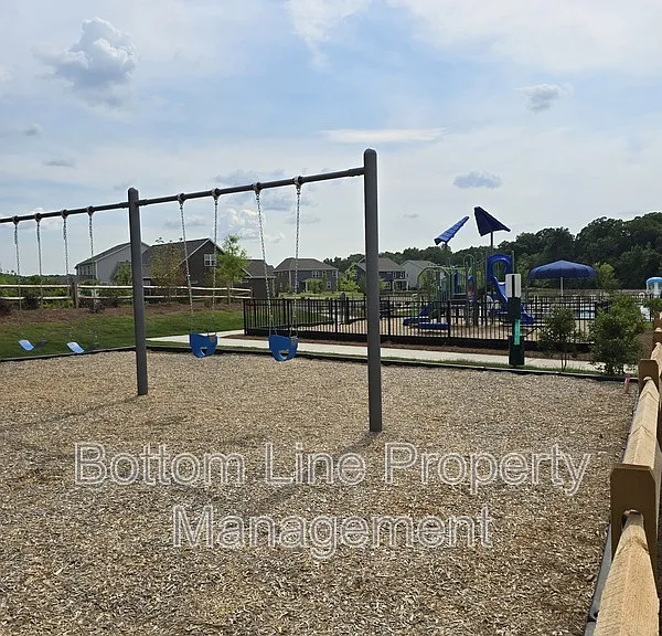 2000 Harlequin Dr — Photo 43